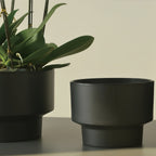 2-Pack Indoor Plant Pots with Saucers, 17cm & 21cm, Drainage Holes, Decorative Planter for Windowsill Home Office (Black)